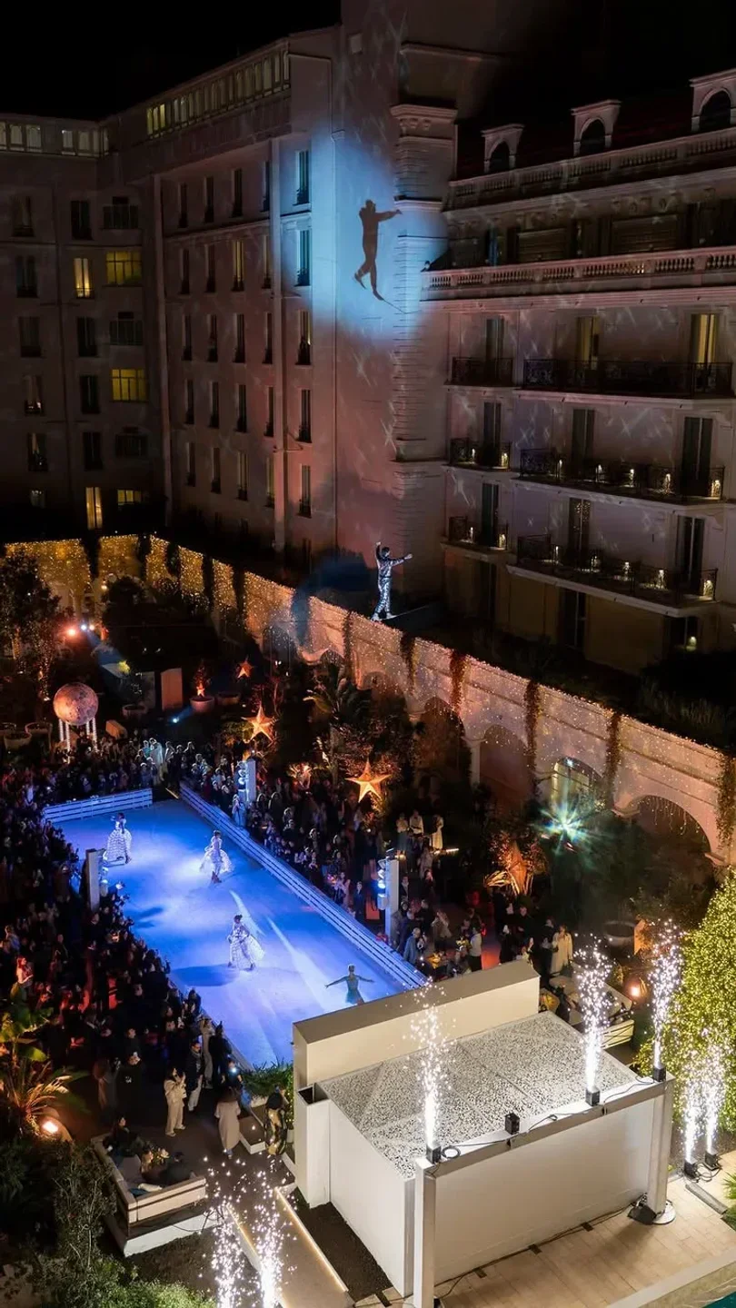 Nighttime entertainment at Carlton Beach Club in Cannes: dancers, performance on building
